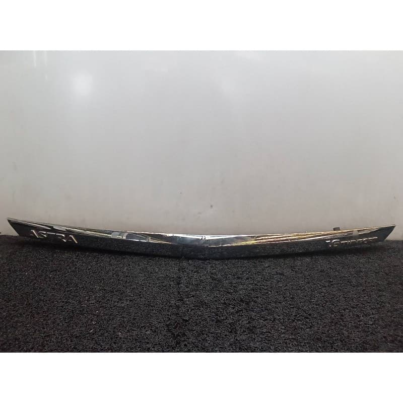 Recambio de molduras traseras para opel astra h berlina cosmo referencia OEM IAM - Negro 4