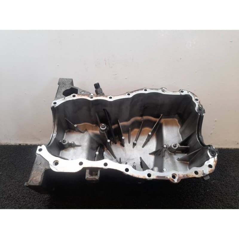 Recambio de carter para renault kangoo profesional referencia OEM IAM 8200318813 - Blanco
