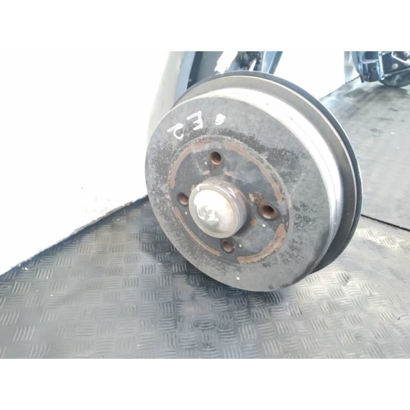 Recambio de puente trasero para dacia sandero laureate referencia OEM IAM - Blanco 3