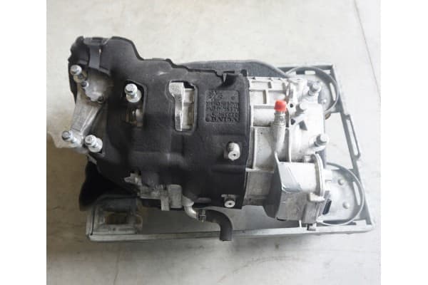 Motor eléctrico delantero Volvo XC40 C40 usado 3
