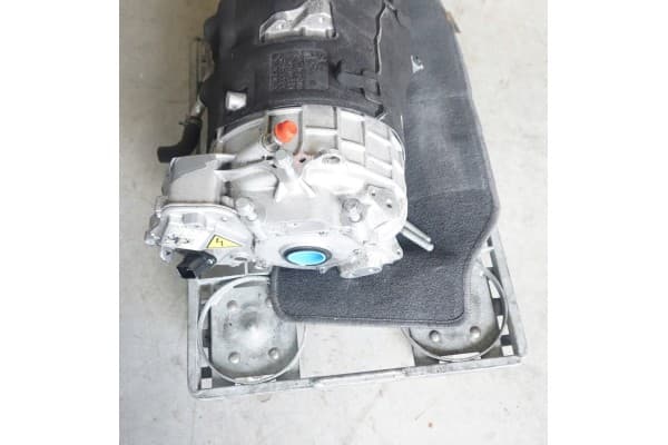 Motor eléctrico delantero Volvo XC40 C40 usado 4