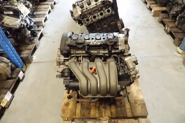 Motor Audi A3 VW Golf V Touran 2.0 FSI Axw usado