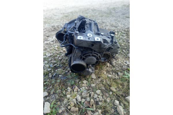 Caja de cambios manual Skoda Yeti 2.0 TDI Ngc usado 2
