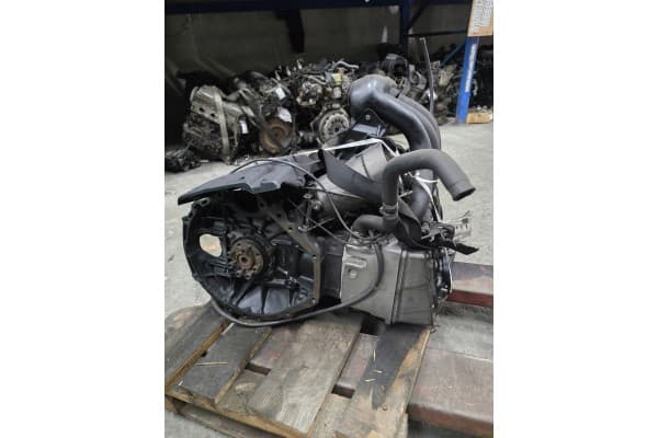 Motor Mercedes 2.2 W203 con bomba de inyección usado 5