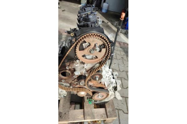Motor Peugeot 308 II T9 1.6eHdi BH01 10JBGY usado 4