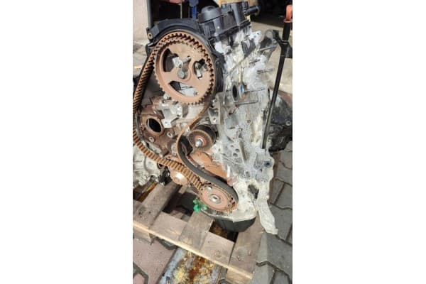 Motor Peugeot 308 II T9 1.6eHdi BH01 10JBGY usado 8