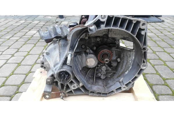 Caja de Cambios Fiat Doblo II Lift 1.3 M-Jet usado 8