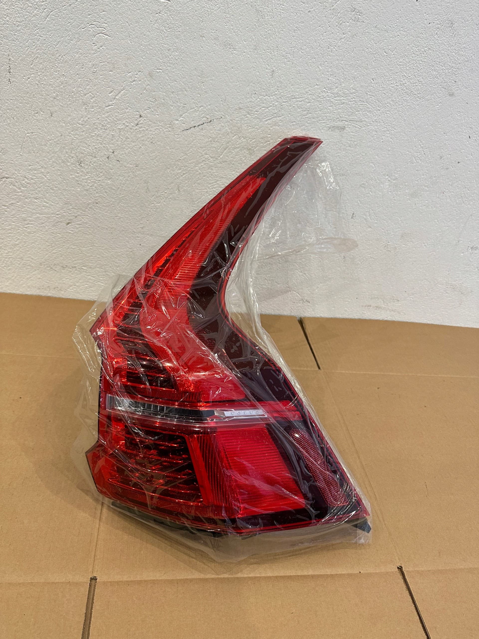 Piloto Trasero Derecho Volvo XC60 2018- OE 31689690 nuevo 5