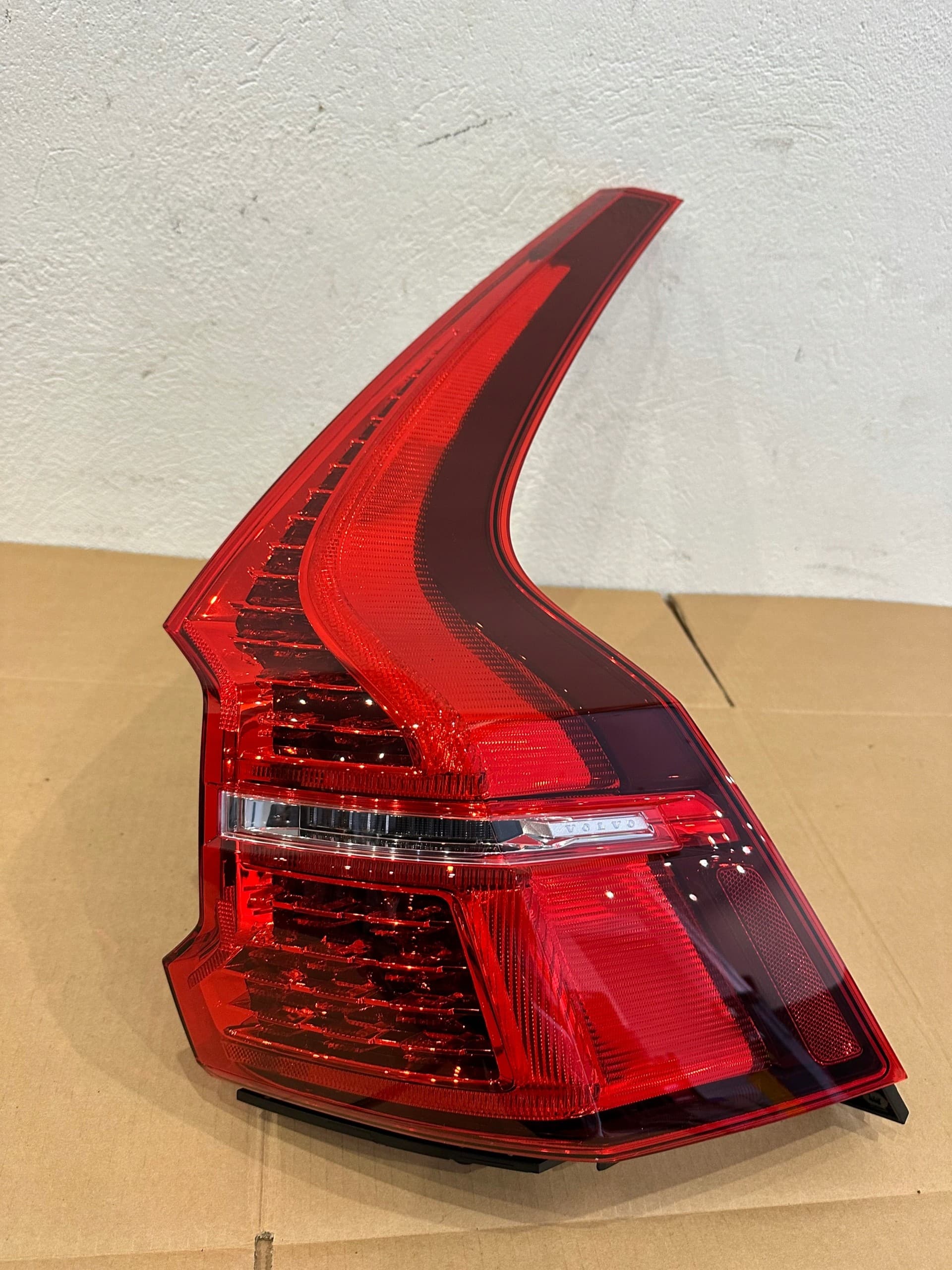 Piloto Trasero Derecho Volvo XC60 2018- OE 31689690 nuevo 6