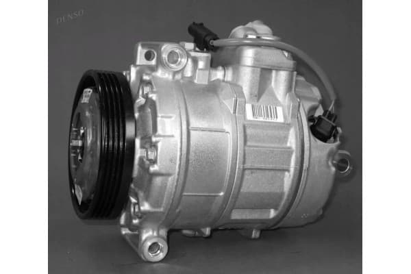 Compresor de aire acondicionado Denso DCP05042 usado 2
