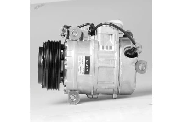 Compresor de aire acondicionado Denso DCP05083 usado 2