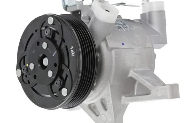 Compresor de aire acondicionado Valeo 814717 usado 2