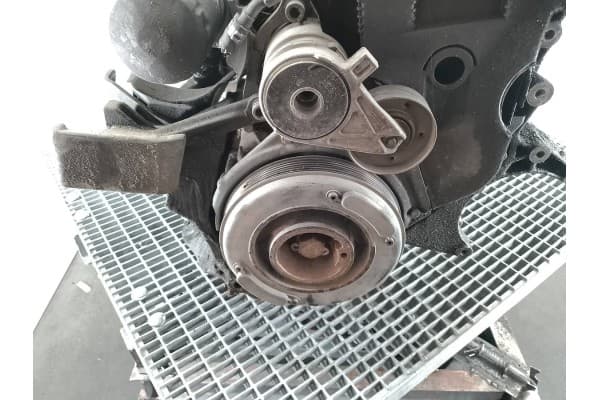 Motor Volvo V70 y D5252T 2.5 TDI usado 4