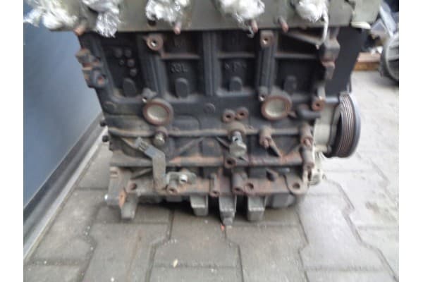 Motor VW Skoda 1.6 TDI Cay sin termostato usado 5