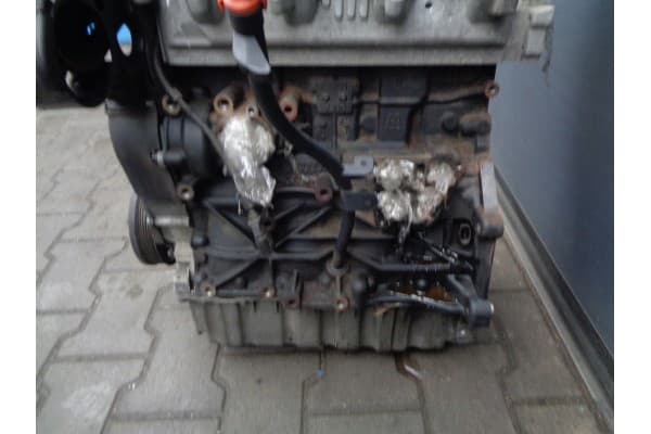 Motor VW Skoda 1.6 TDI Cay sin termostato usado 8
