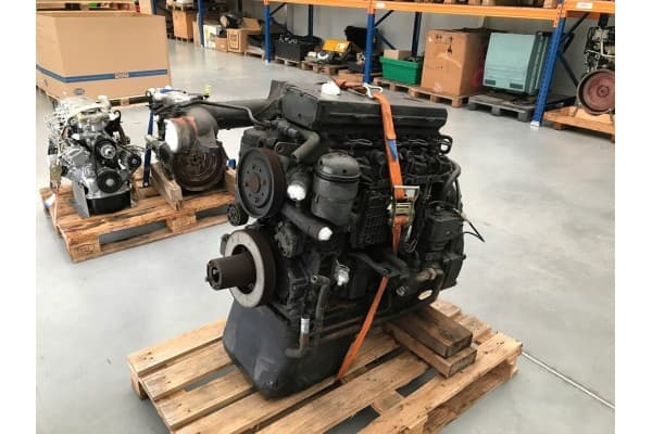 Motor Mercedes Vario Atego OM 904LA usado 2
