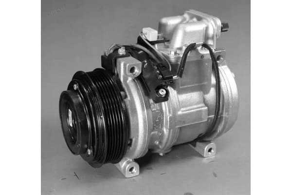 Compresor de aire acondicionado Denso DCP17015 usado 2