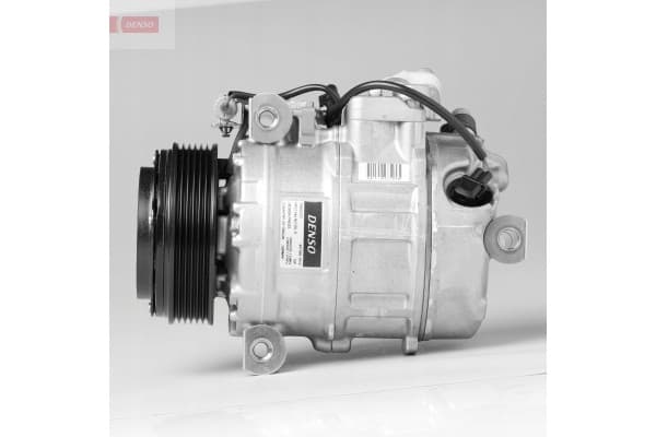 Compresor de aire acondicionado Denso DCP05083 usado 2