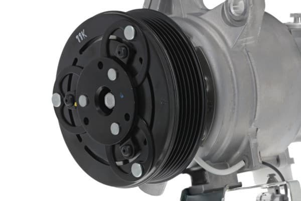 Compresor de aire acondicionado Valeo 814719 usado 4