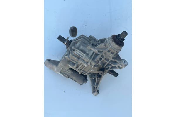 Puente trasero Dyfer Jeep Renegade 00552491850 usado 3