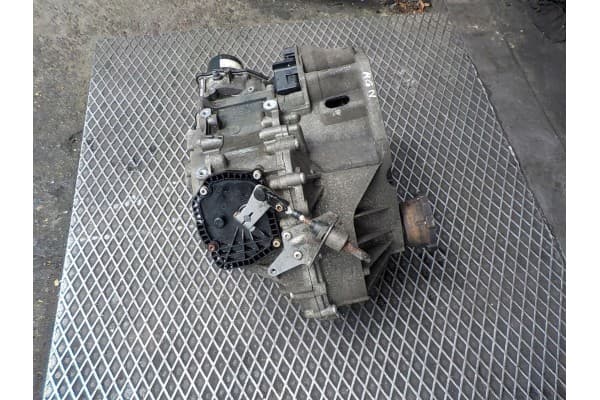 Caja de Cambios Volkswagen Golf VI 1.6 TDI Mgn usado 4