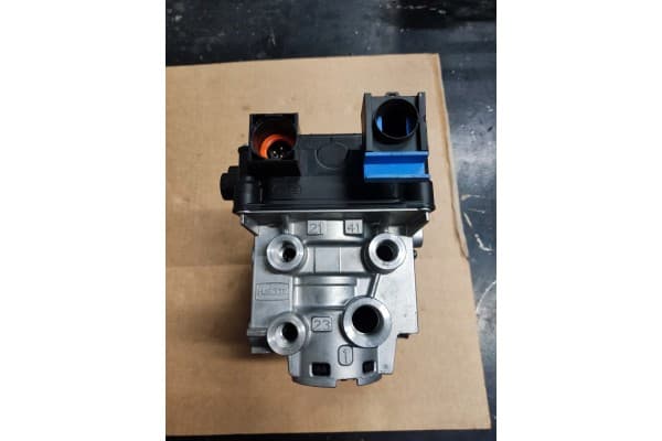 Válvula Modulator Haldex Ebs GEN3 823008001 usado 8