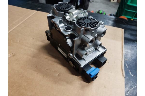 Válvula Modulator Haldex Ebs GEN3 823008001 usado 11