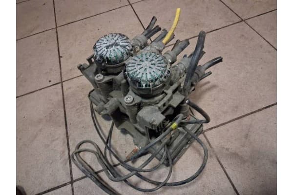 Válvula Modulatora Ebs Knorr-Bremse ES2090 usado 3