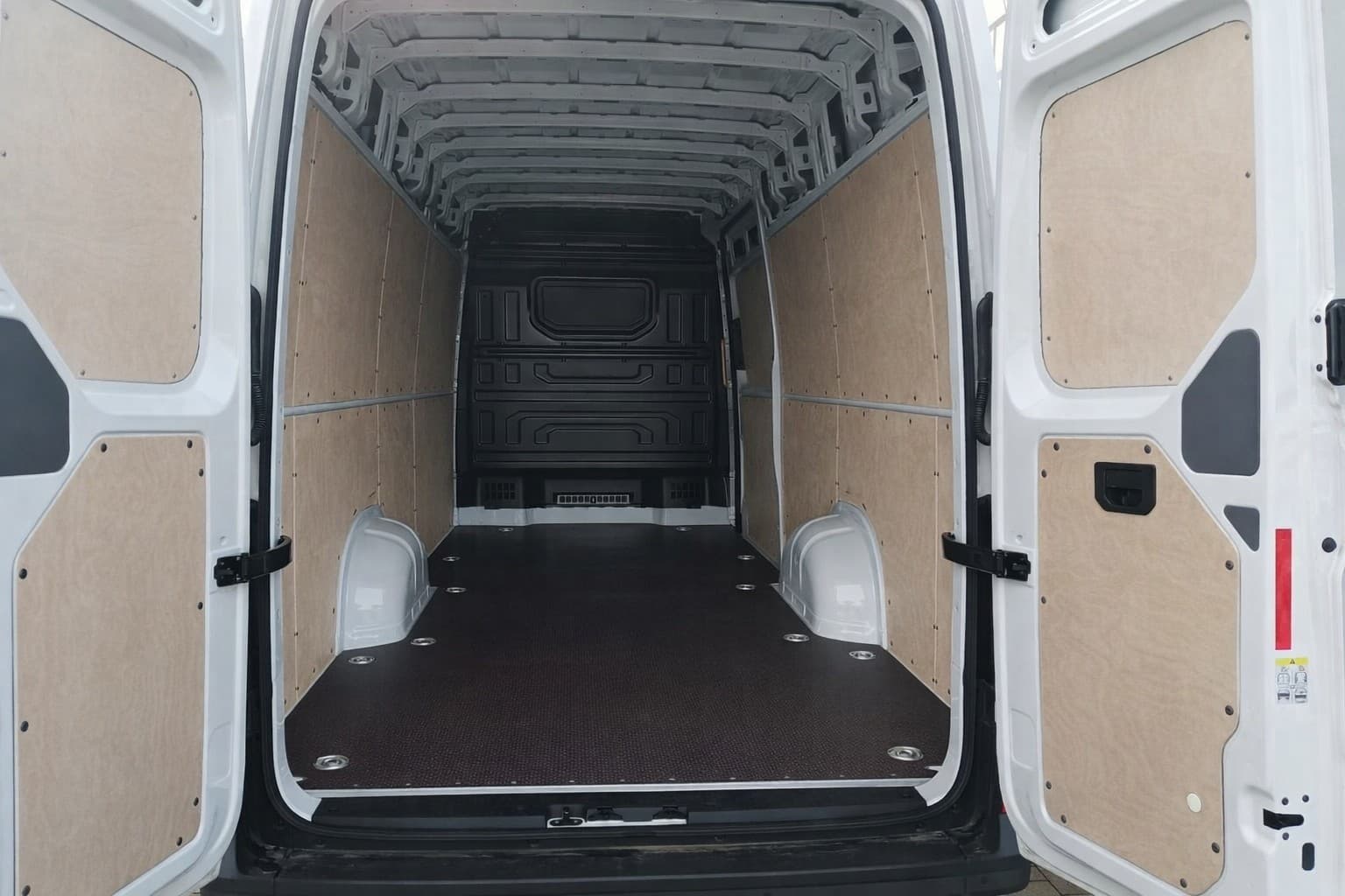 Tapicería / Carrocería Mercedes Sprinter L4H2 nuevo