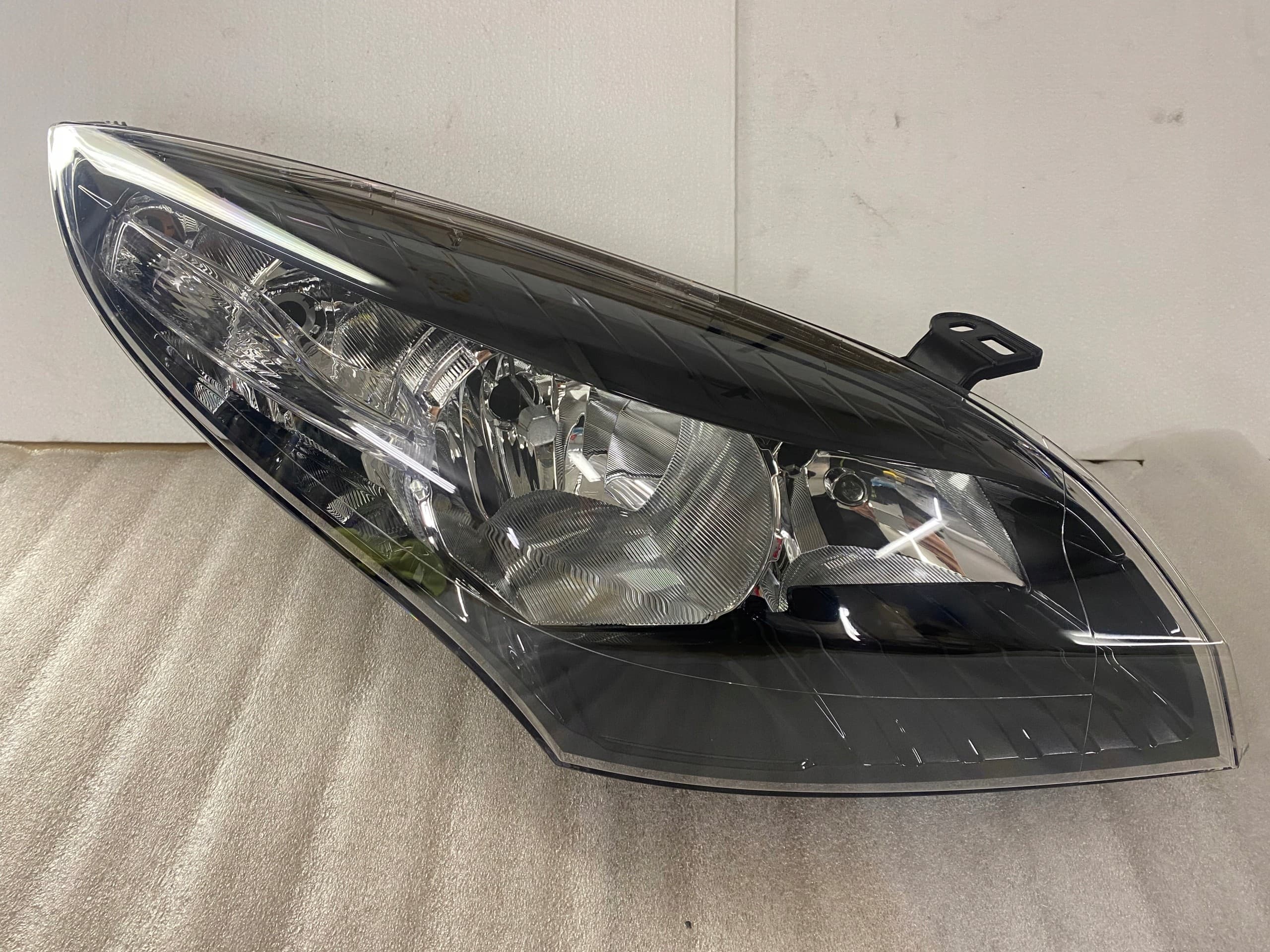 Faro Derecho 711307023255 Magneti Marelli nuevo 3