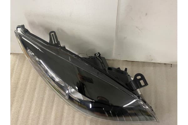 Faro Derecho 711307023255 Magneti Marelli usado 4