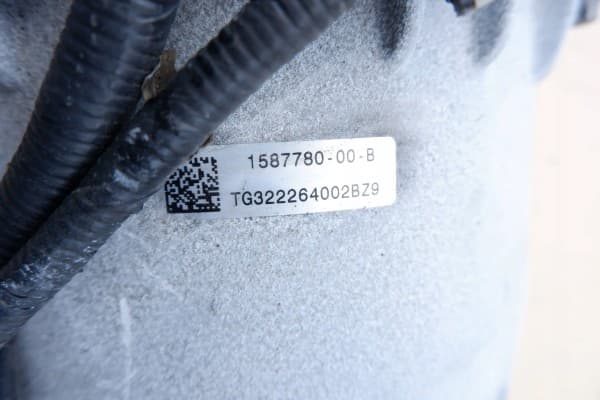 Motor eléctrico trasero Tesla Y 1587780-00-B usado 6