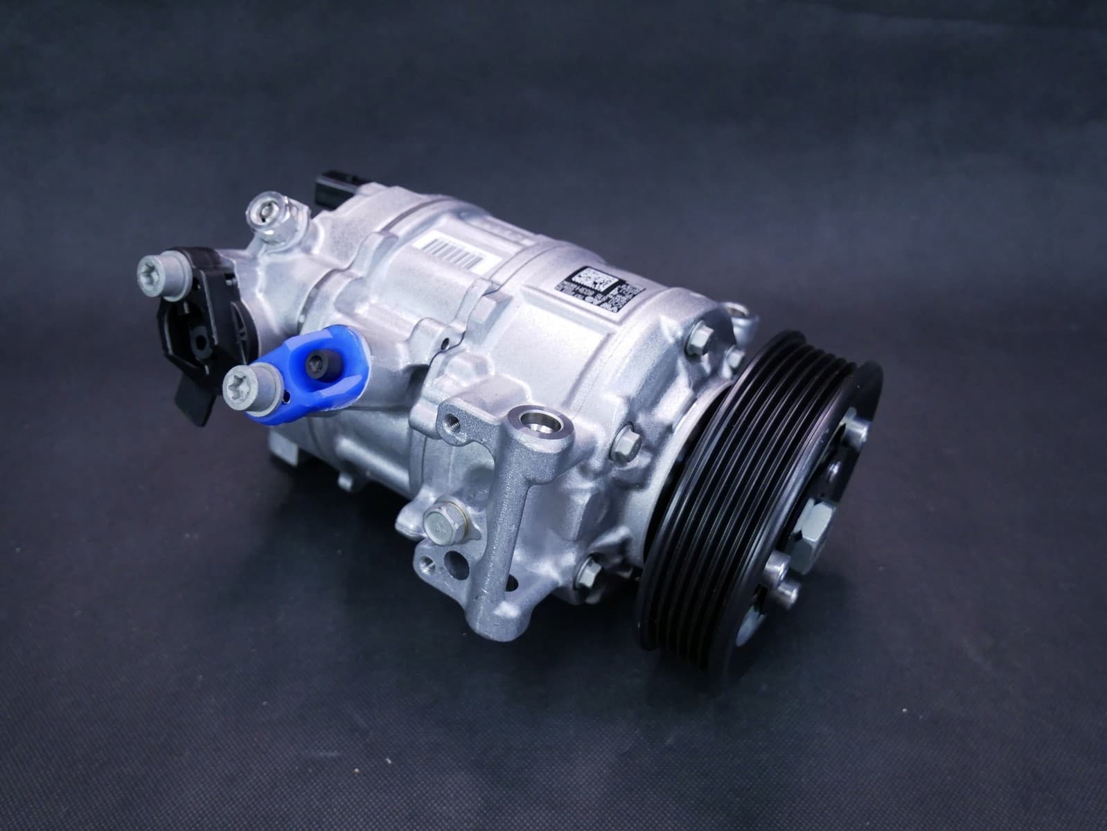 Compresor de aire acondicionado Volkswagen OE 5Q0816803H nuevo 4