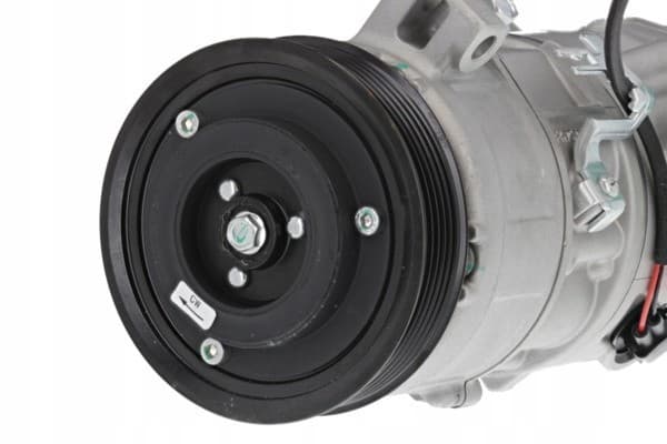 Compresor de aire acondicionado Valeo 813148 usado 3