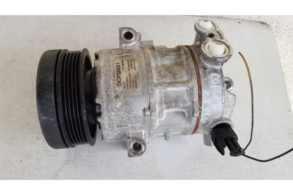 Compresor de aire acondicionado Denso DCP20021 usado