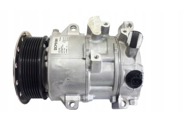Compresor de aire acondicionado Denso DCP51001 usado 2