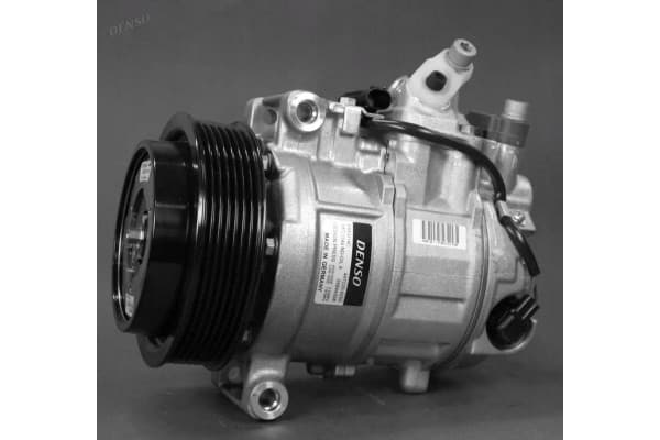 Compresor de aire acondicionado Denso DCP17051 usado 2