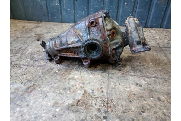 Puente trasero de transmisión Mercedes W123 usado 2