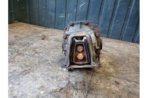 Puente trasero de transmisión Mercedes W123 usado 3