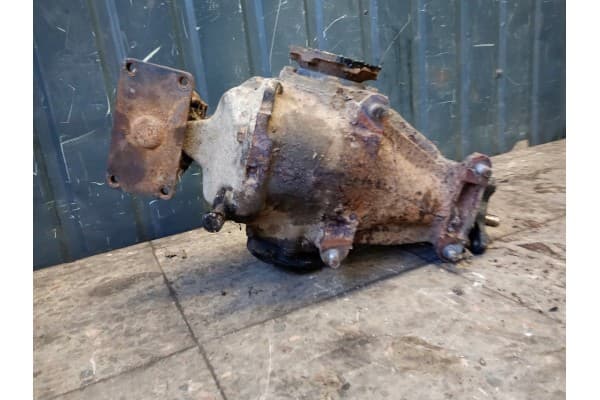 Puente trasero de transmisión Mercedes W123 usado 6