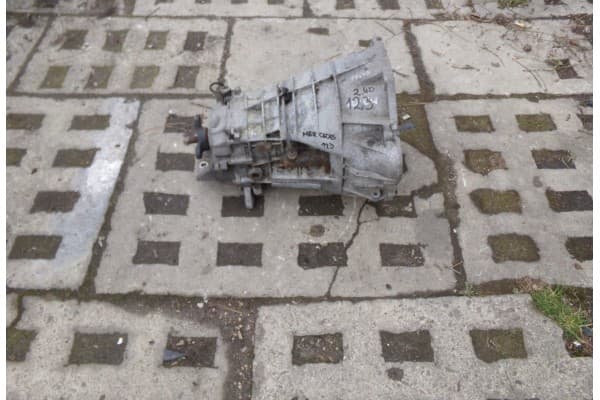 Caja de Cambios Mercedes 123 2.4 D R1232011001 usado 4