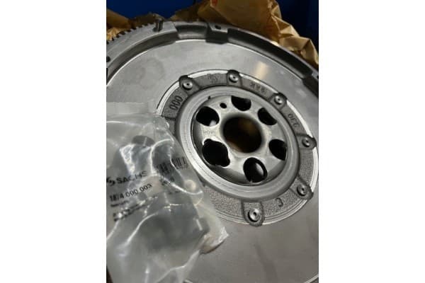 Volante bimasa Sachs 2294000576 usado 5