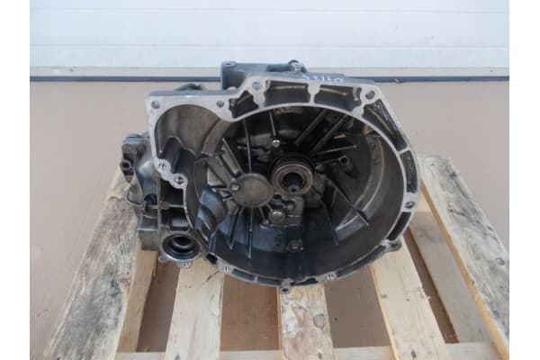 Transmisión Ford Fiesta mk7 1.4 Tdci 8A6R7002EA usado 6