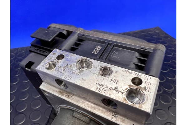 Bomba de freno ABS Audi A6 C7 A7 4G0907379F usado 3