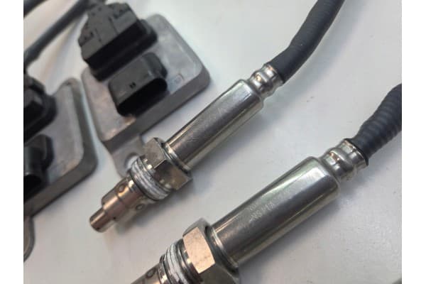 Sensor NOx A0009059112 para Mercedes usado 6