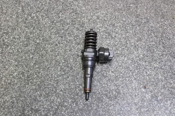 Bomba inyectora Volkswagen OE diésel original usado 8