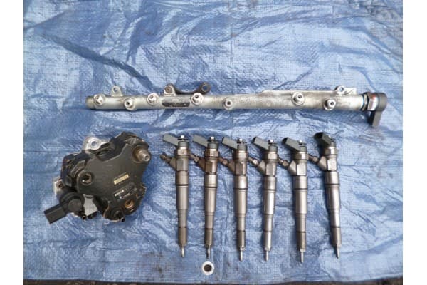 Inyector Bosch 0 445 110 131 para BMW usado 7