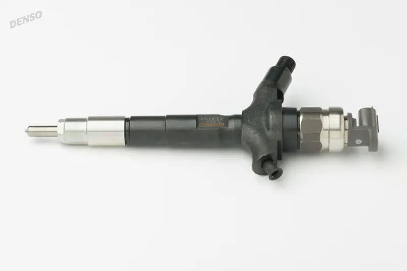 Inyector Denso DCRI300300 para Nissan Murano y Navara nuevo 5