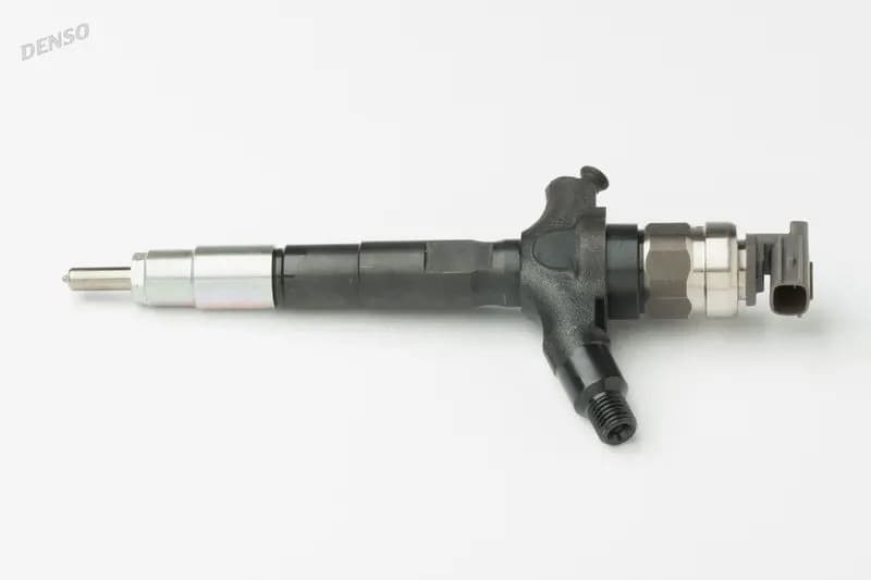 Inyector Denso DCRI300300 para Nissan Murano y Navara nuevo 7