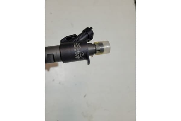 Inyector Bosch 0 986 435 424 para Volvo usado 2